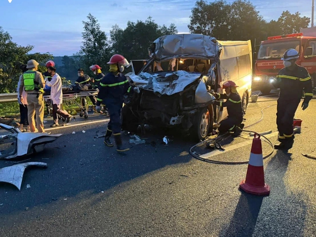 Khẩn trương điều tra nguyên nhân vụ tai nạn làm 3 người tử vong trên cao tốc Đà Nẵng – Quảng Ngãi