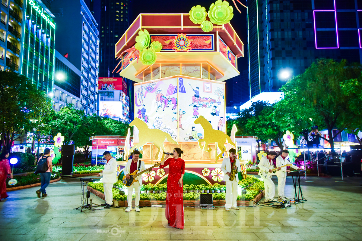 Mãn nhãn đêm khai mạc Đường hoa Bính Ngọ: Linh vật hòa quyện cùng nghìn hoa khoe sắc - 6